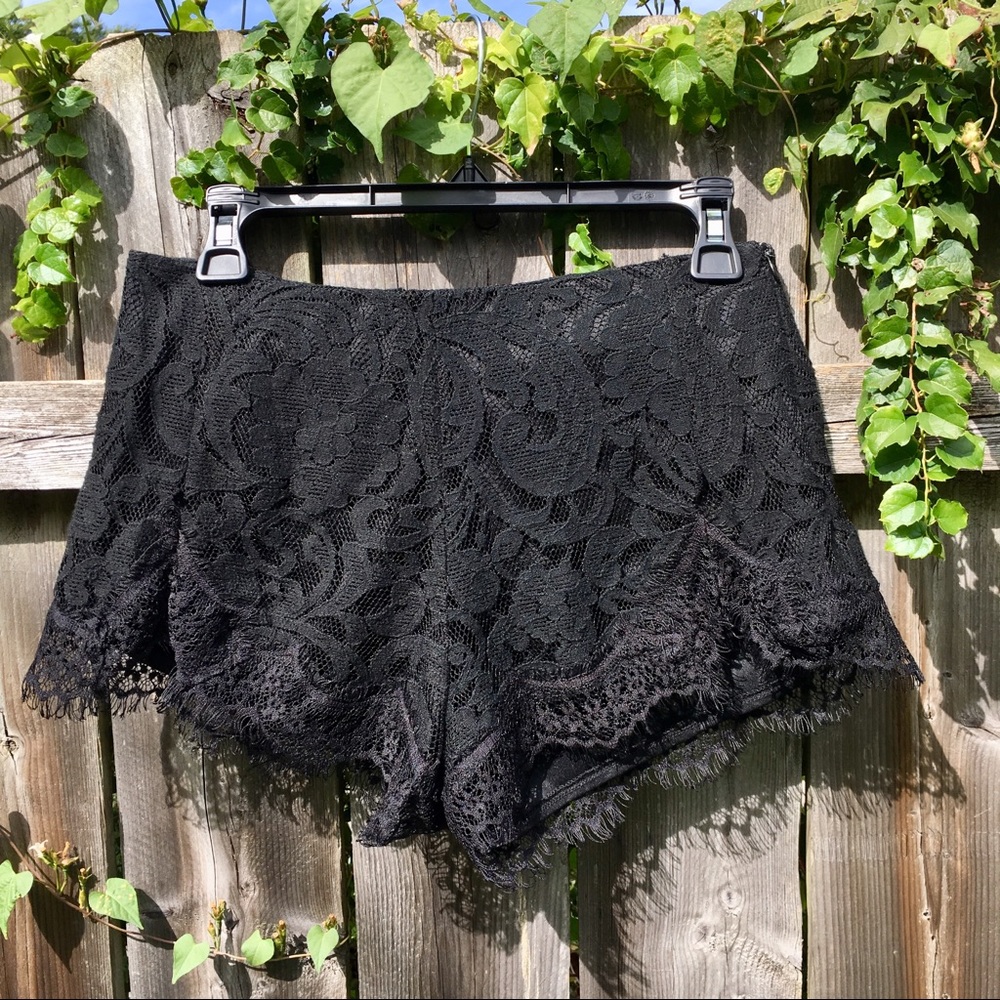 ❤️❤️❤️Sans Souci Black Lace Shorts, S❤️❤️❤️
